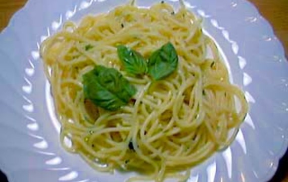 Špagety s bazalkou