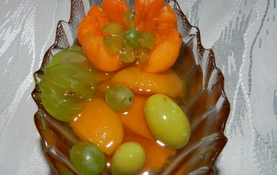 Meruňkový kompot s hroznovým vínem