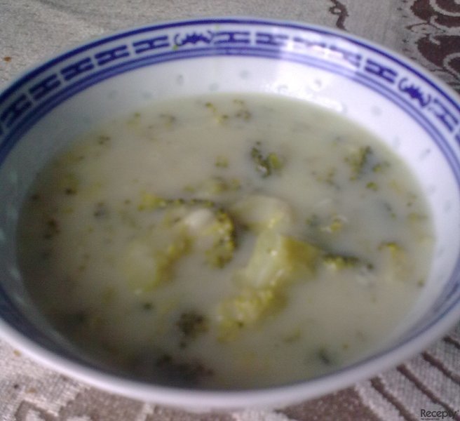 Brokolicová polévka se smetanou