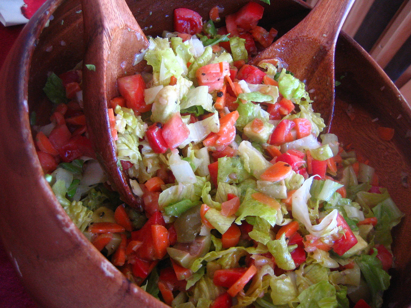 Zeleninový salát s lněným olejem