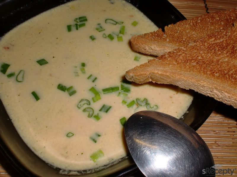 Bíla sýrová polévka