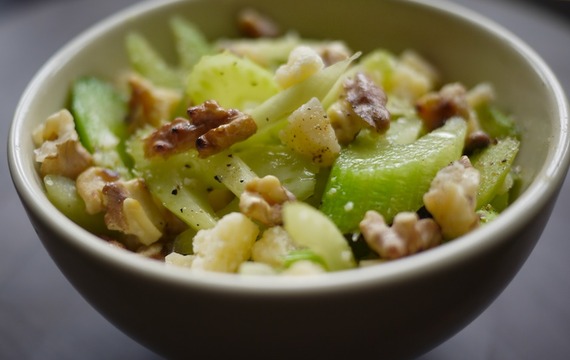 Celerový salát s ořechy 