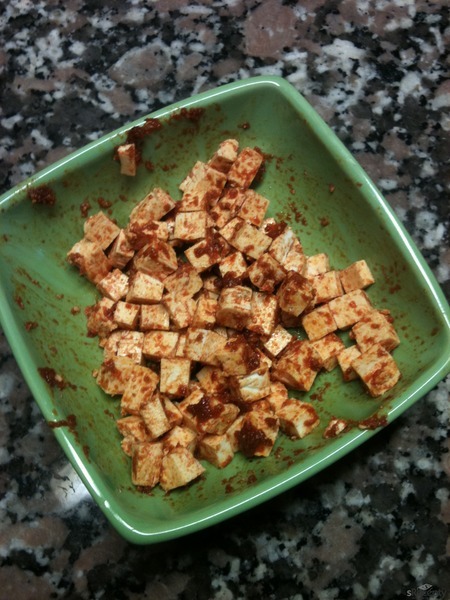 Minitortilly s pikantní tofu-rajčatovou směsí