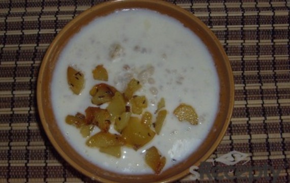 Staročeská bílá polévka s kroupami