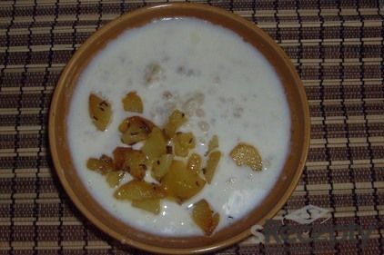 Staročeská bílá polévka s kroupami