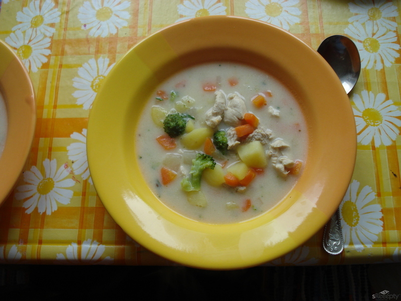 Zeleninová polévka s krůtím masem