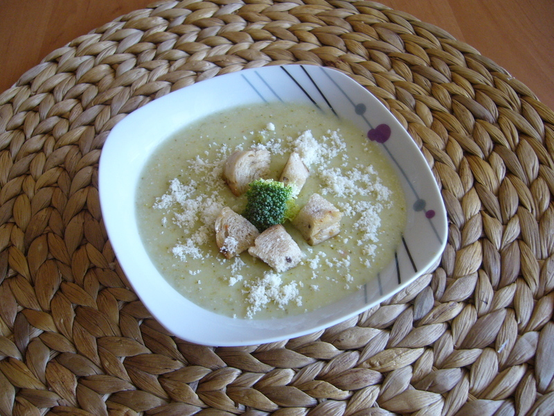 Brokolicová polévka s parmazánem