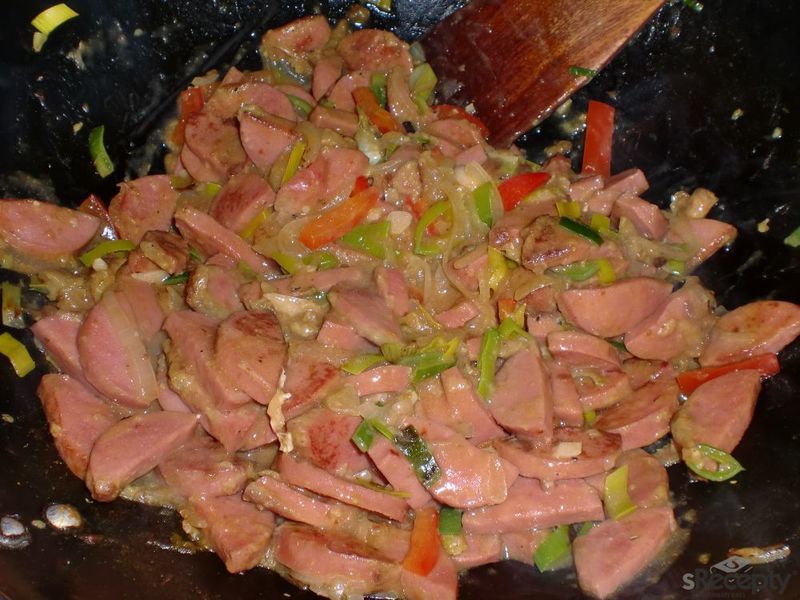 Ostrý salámový wok
