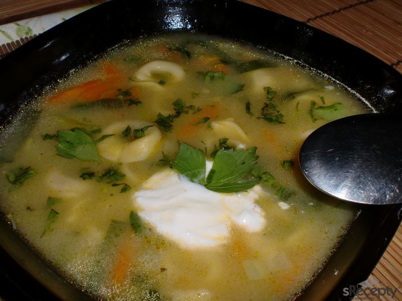 Jarní polévka s tortelliny