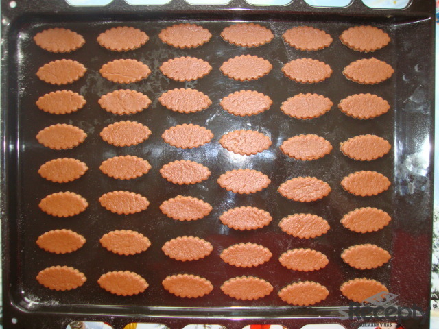 Kakaové cukroví s mandlovým krémem