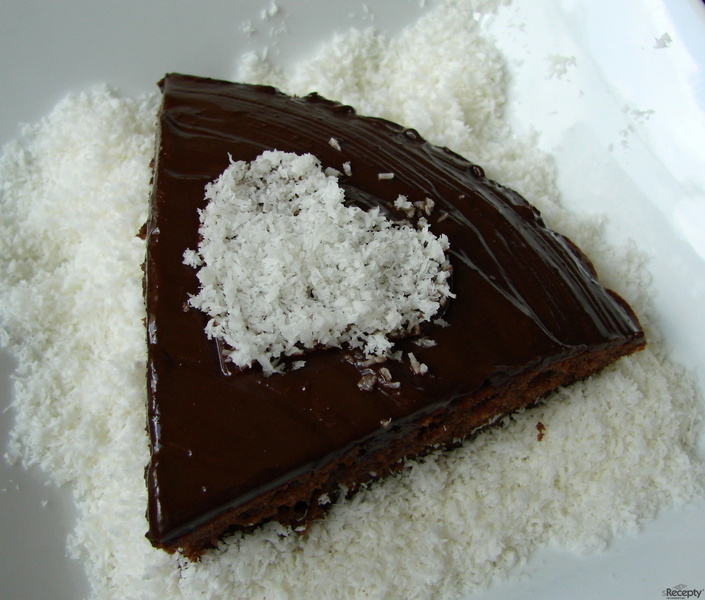Perníkový koláč s čokoládovou polevou