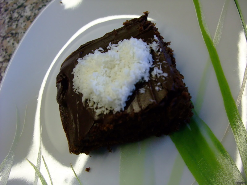 Perníkový koláč s čokoládovou polevou