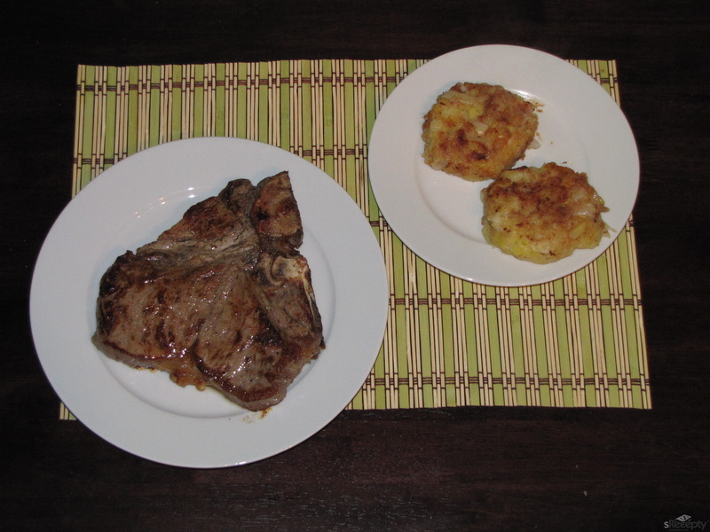 T-bone steak se selskými bramborami