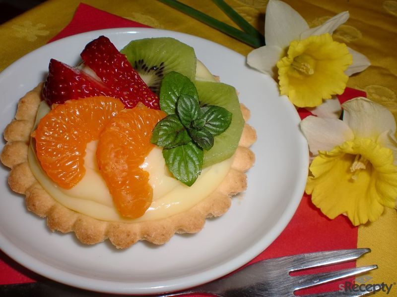 Ovocné koláčky s likérovým pudinkem