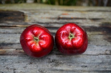 Červené jablka