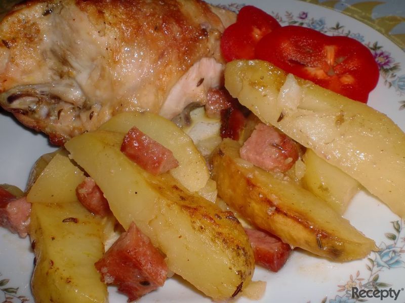 Chatařské pivní kuře na špekáčku a bramborách