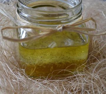  Medovo - citrónová zálivka na saláty