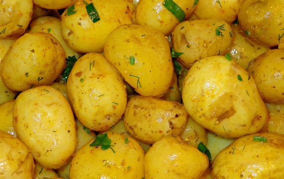 Nové brambory s koprem