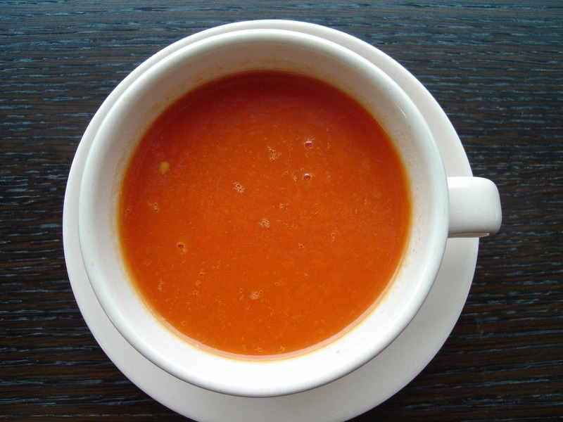 Rajčatová polévka s gremolatou