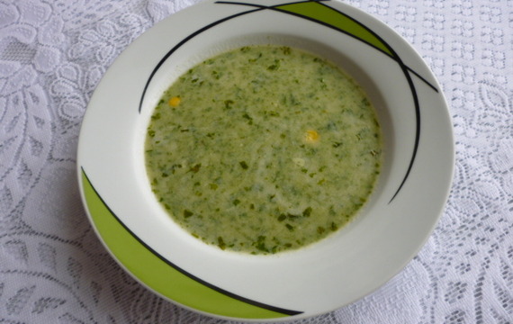 Salátová polévka s mlékem a kukuřicí
