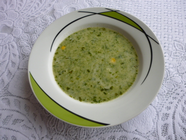 Salátová polévka s mlékem a kukuřicí