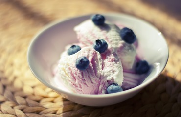 Domácí zmrzlina: jak si vytvořit ledovou dobrotu se zmrzlinovačem i bez!