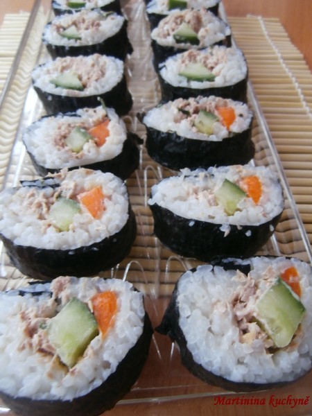 Tuňákovo-okurkové sushi